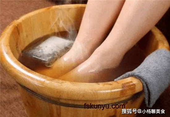 女子深夜花椒泡脚险晕厥：安全泡脚指南